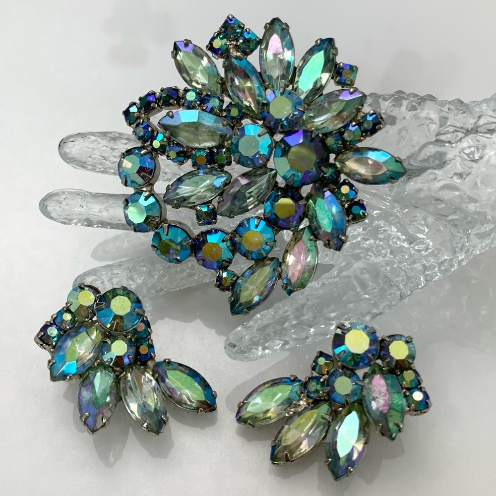 Vintage Art Glass Aurora Borealis Blue Silver Brooch Pin Clip Earrings Unsigned - Picture 6 of 11